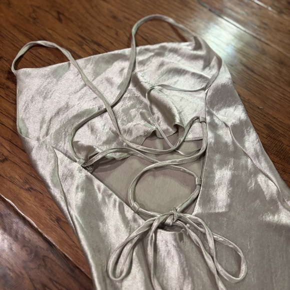 ASOS DESIGN Cream  Satin Slip Dress Size 4 - Picture 5 of 9